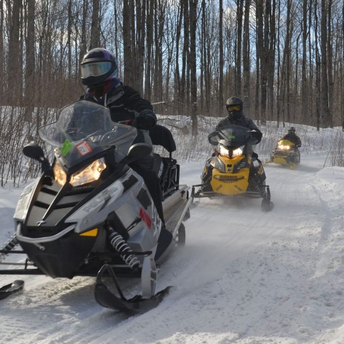 snowmobile_riders_01