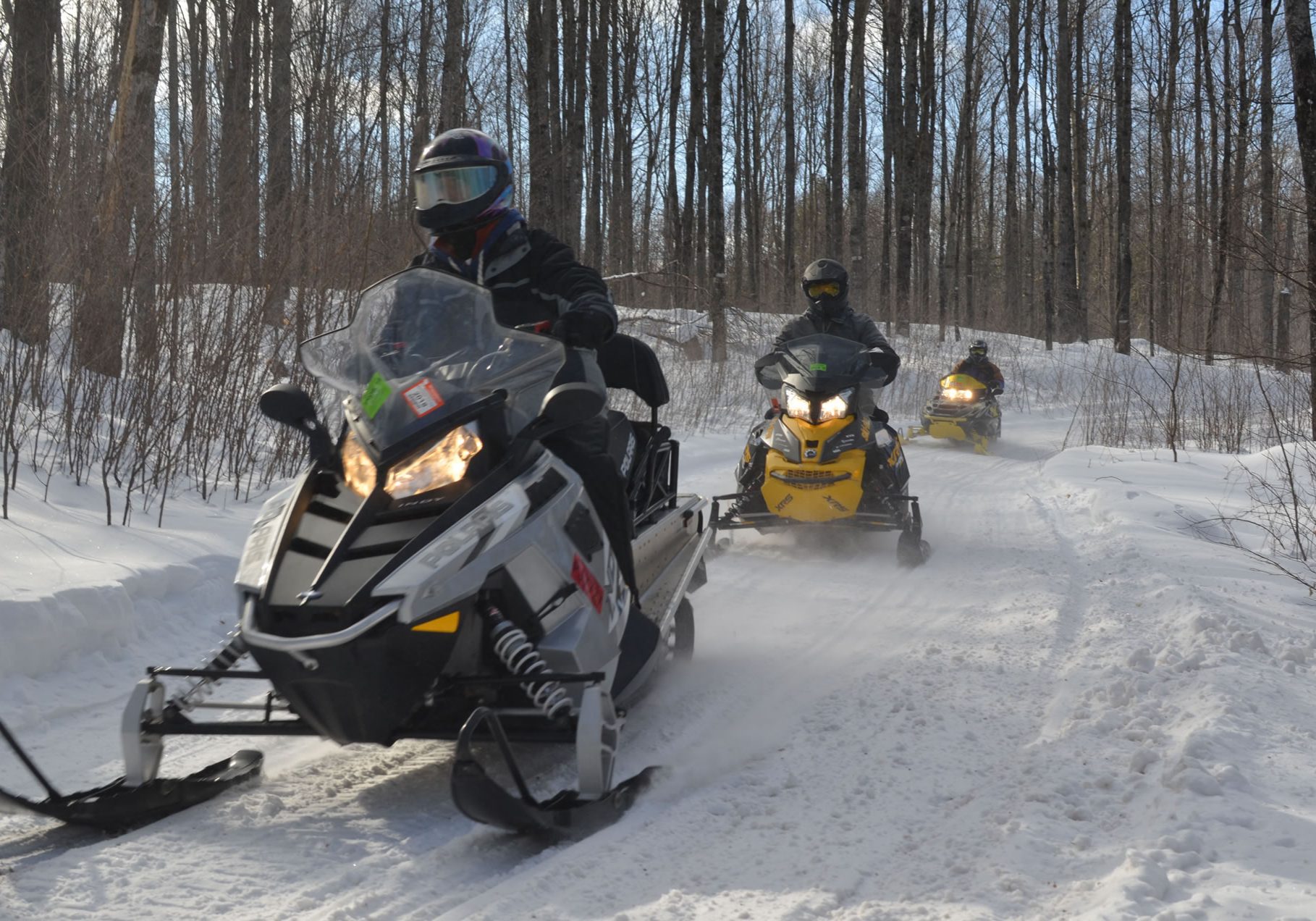 snowmobile_riders_01